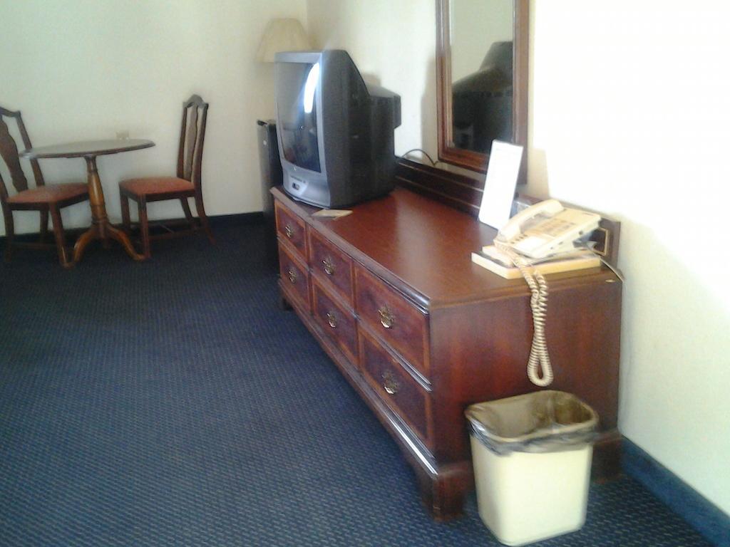 Budget Inn Tulare Phòng bức ảnh