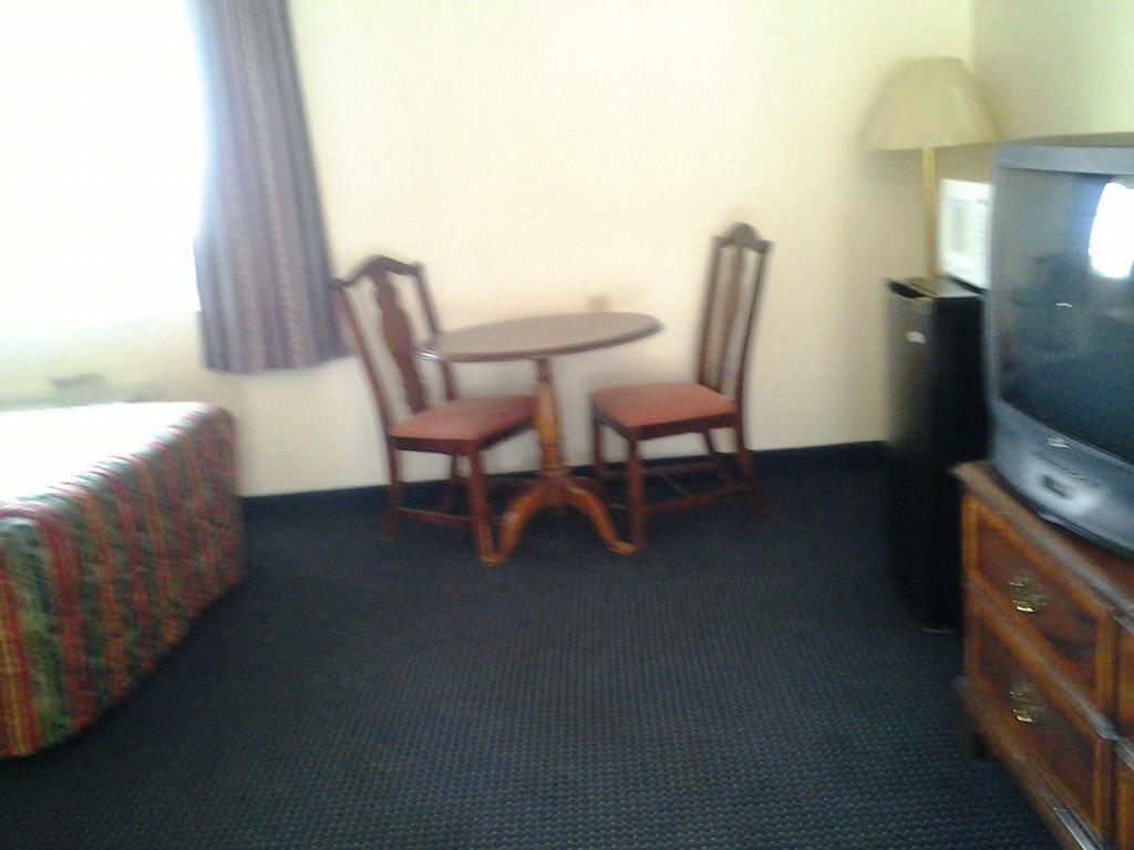 Budget Inn Tulare Phòng bức ảnh