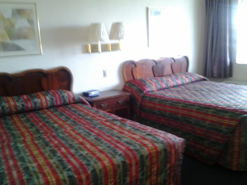 Budget Inn Tulare Phòng bức ảnh